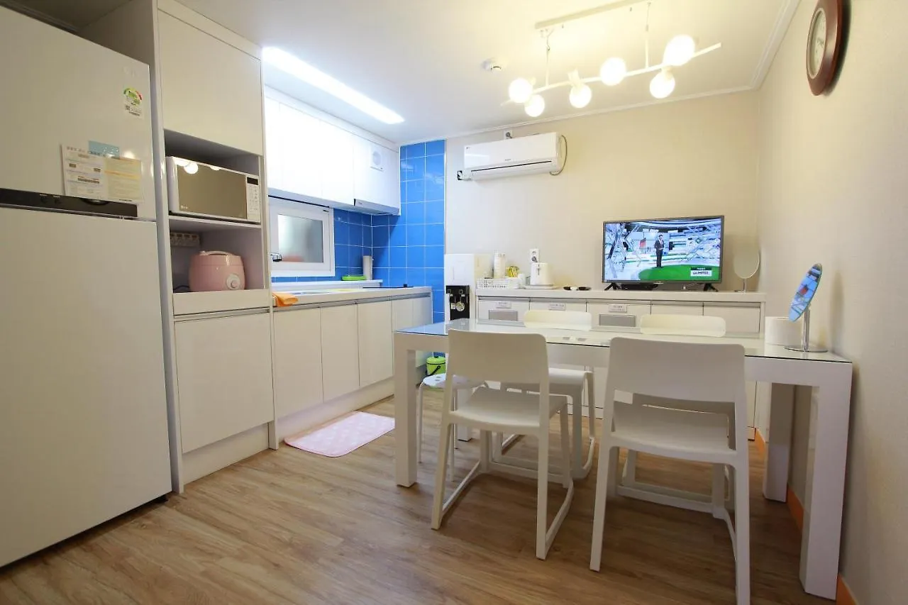 Hongdae Guesthouse Cocon Stay - Female Only Seúl